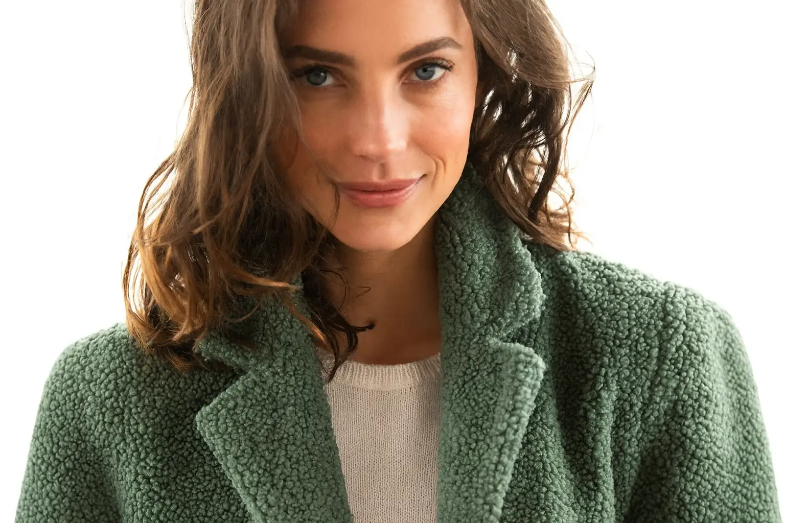 Zimní vrstvení: tajemství stylu i pohodlí v chladných dnech