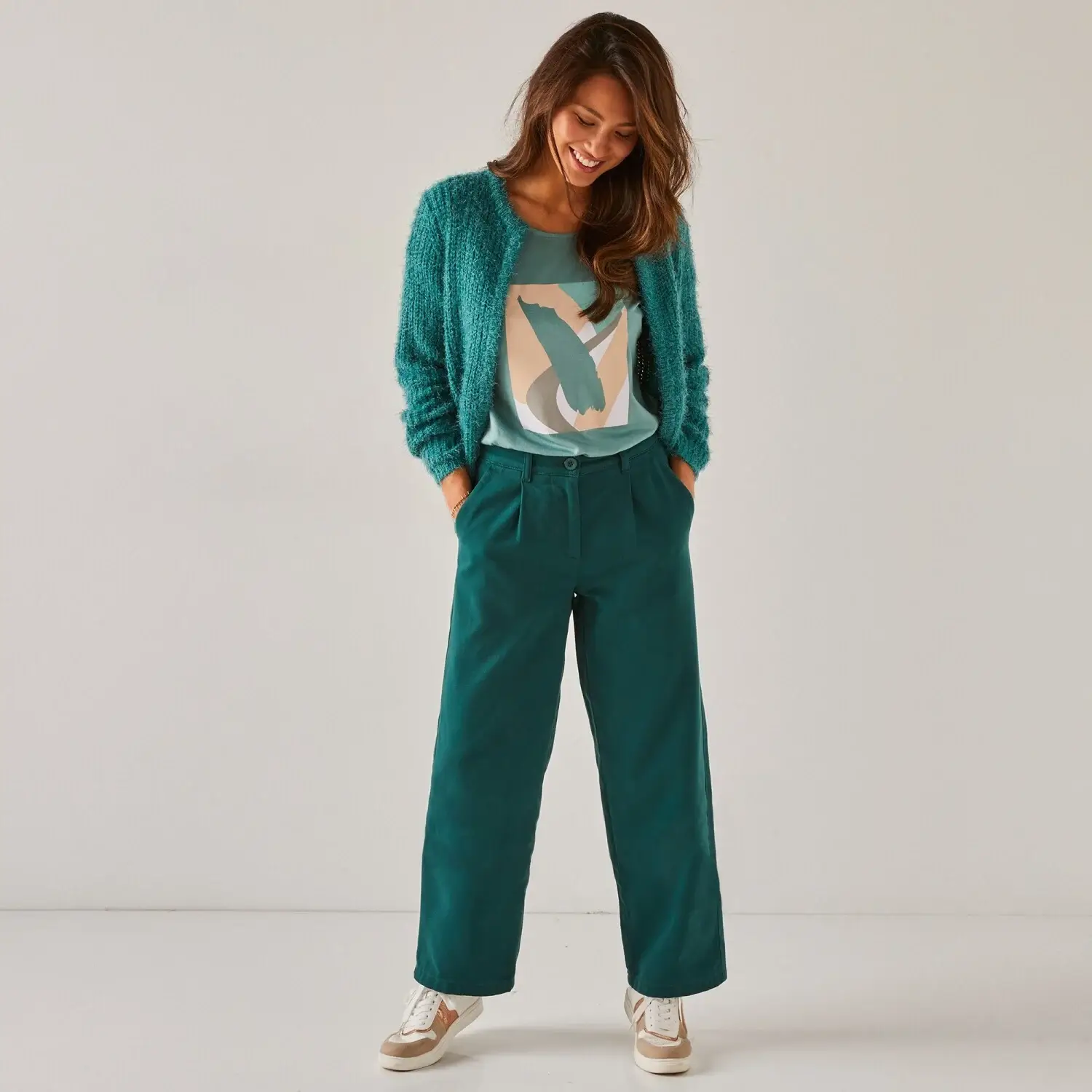 Široké kalhoty s oversized svetrem zeleným