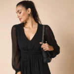 Úvodní obrázek - černé dámské slavnostní šaty