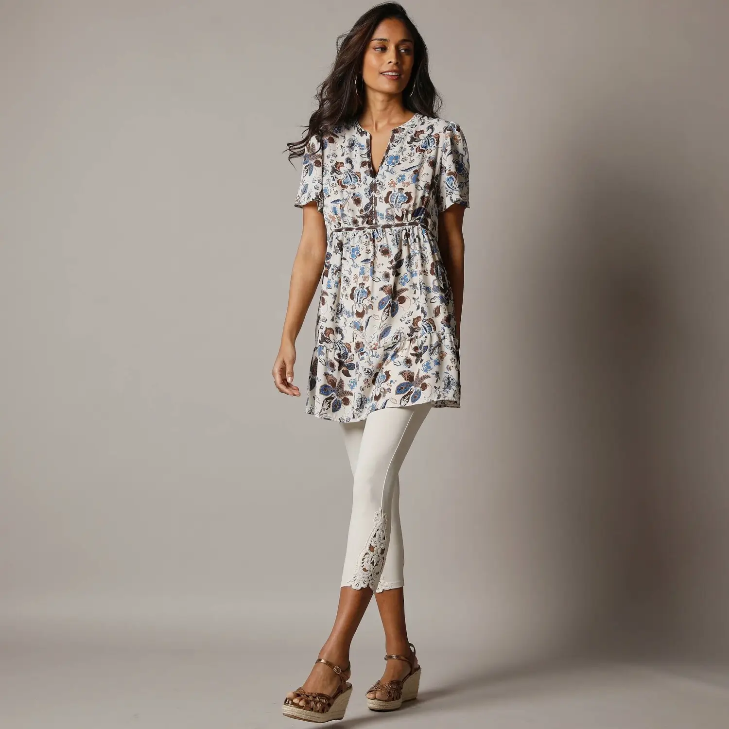 Bílé krajkové legíny