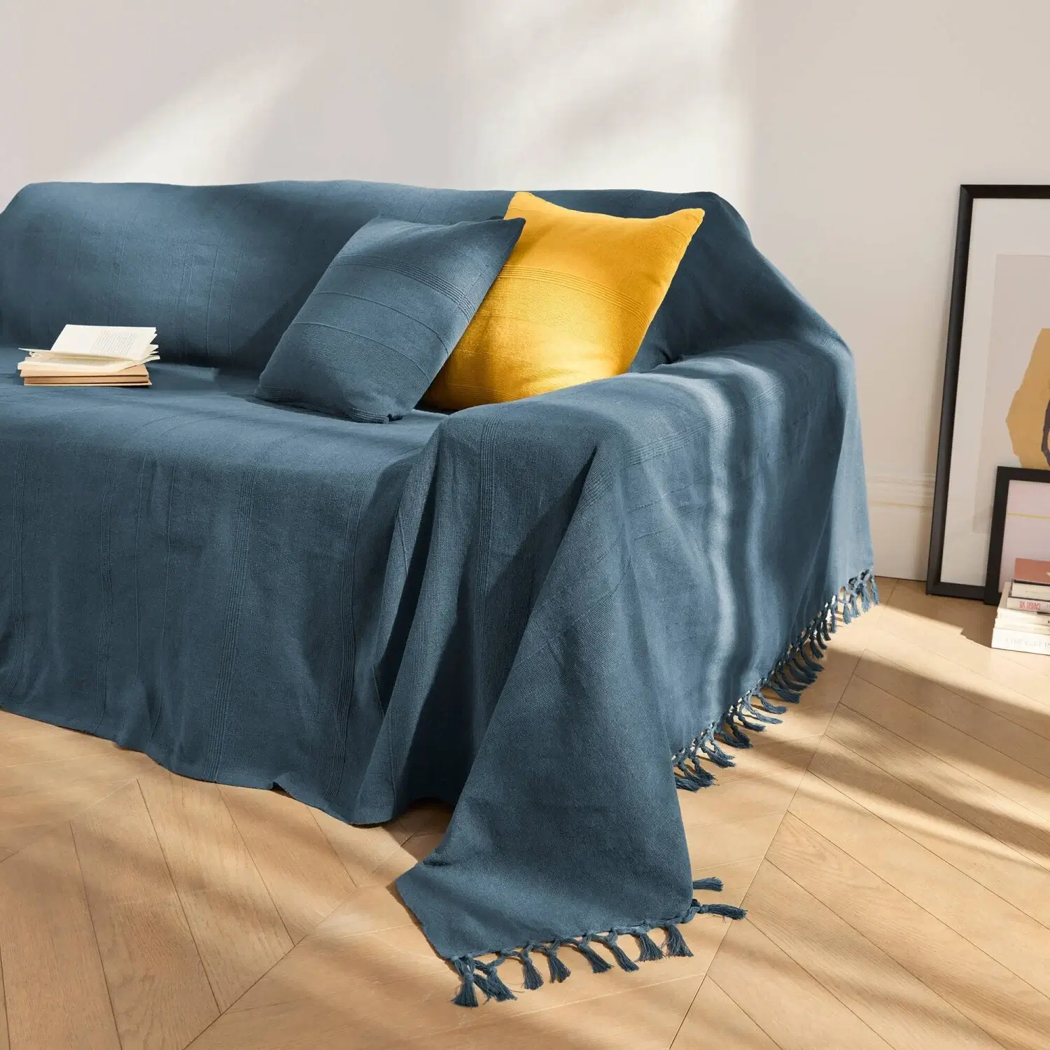 Modrý přehoz na sedačku